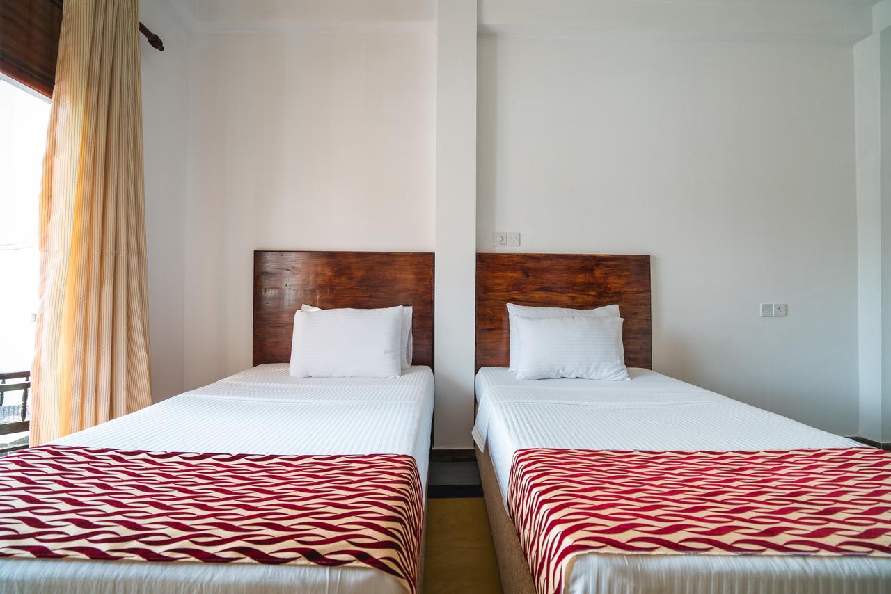 Ocean Bay Surf Resort Weligama Ngoại thất bức ảnh