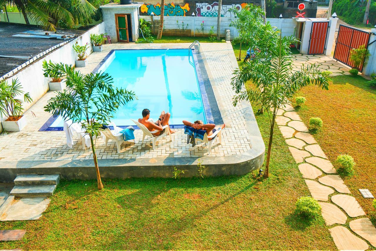Ocean Bay Surf Resort Weligama Ngoại thất bức ảnh