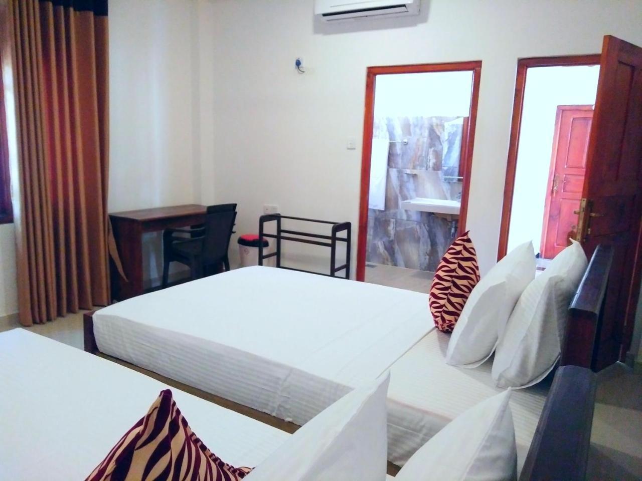 Ocean Bay Surf Resort Weligama Ngoại thất bức ảnh